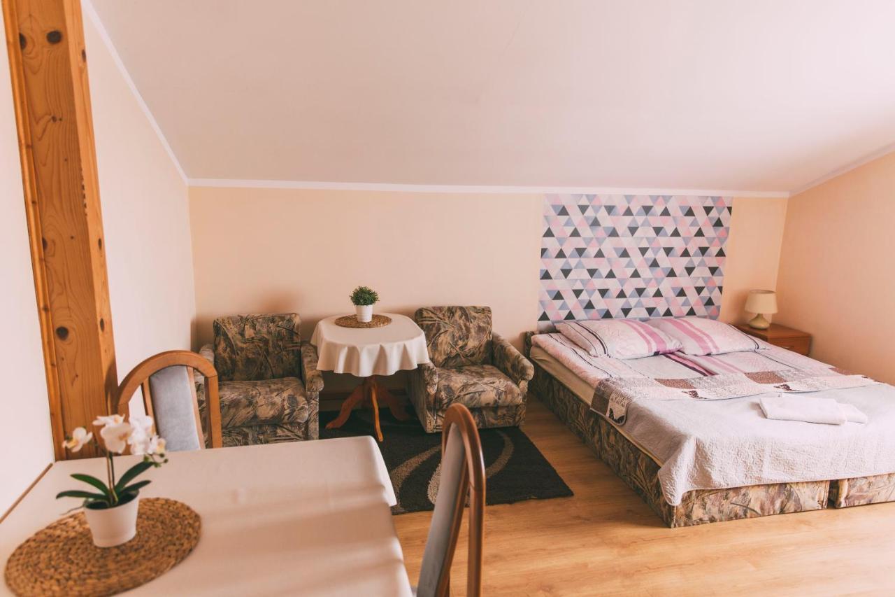 Pokoje Goscinne & Restauracja Pestka Choczewo Ngoại thất bức ảnh